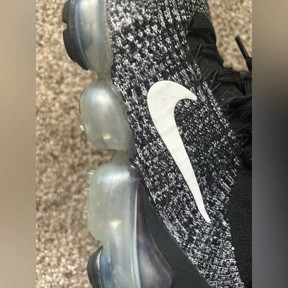 Women’s Nike Air VaporMax - Picture 4 of 10